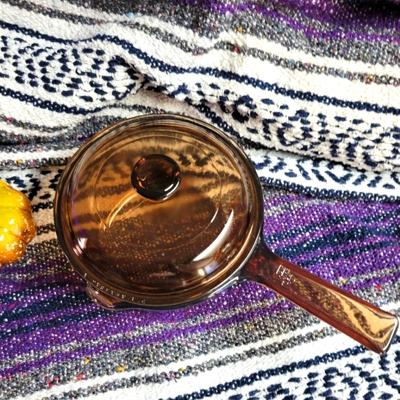🛒🛍️💥Vintage 1 liter amber glass Pyrex visions saucepan lid has a small chip - Picture 1 of 8